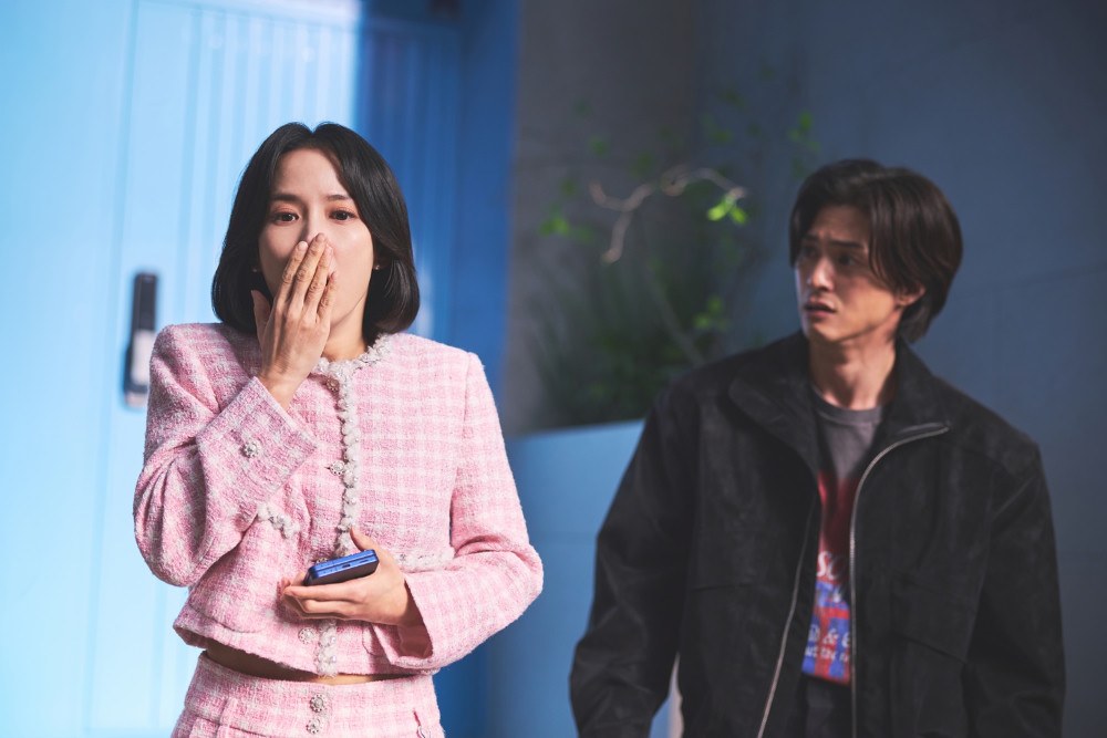 Soo-jung and Jae-hong react in shock during Episode 7